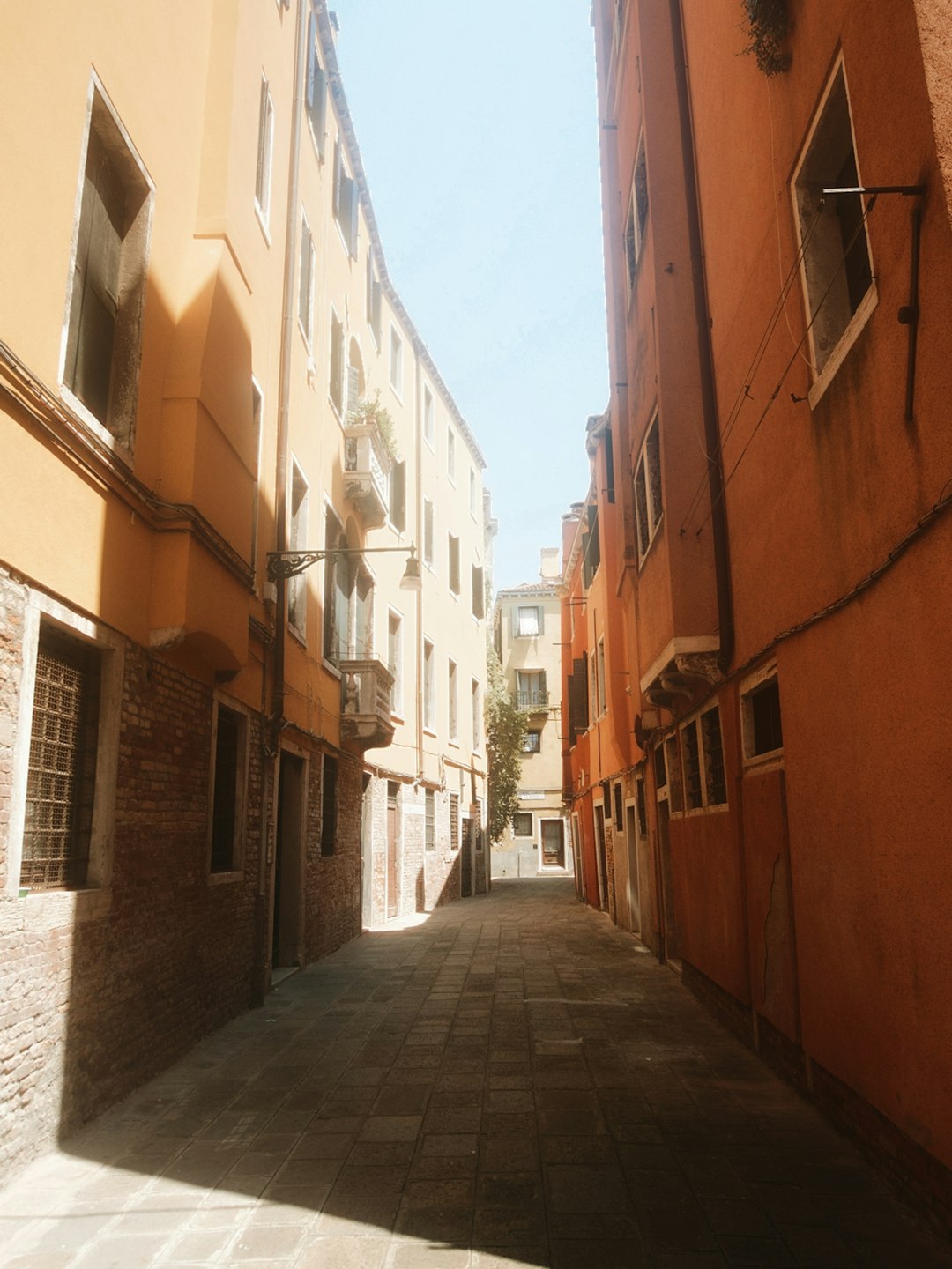 Orphan Page Detection: Site Architecture Optimization